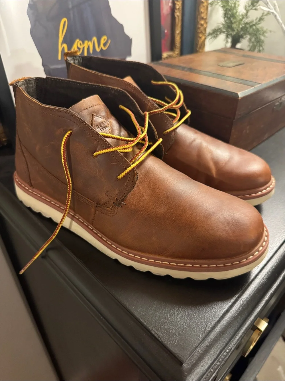 Reef Men's Voyage LE Brown Leather Chukka Boots with Yellow Laces size 9.5